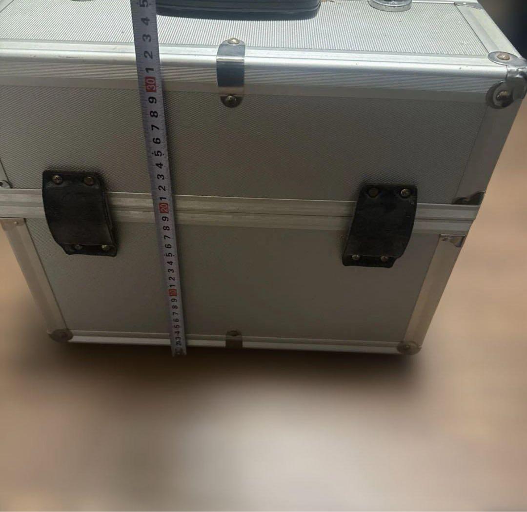 アルミ製カメラケース、カメラ、レンズ、その他装着品セット