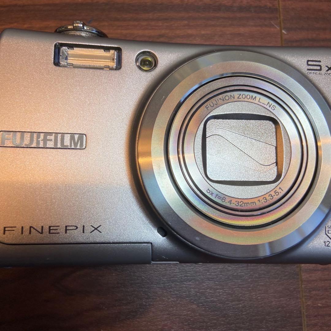 FUJIFILM FinePix F100fd デジカメ ほぼ新品 4073