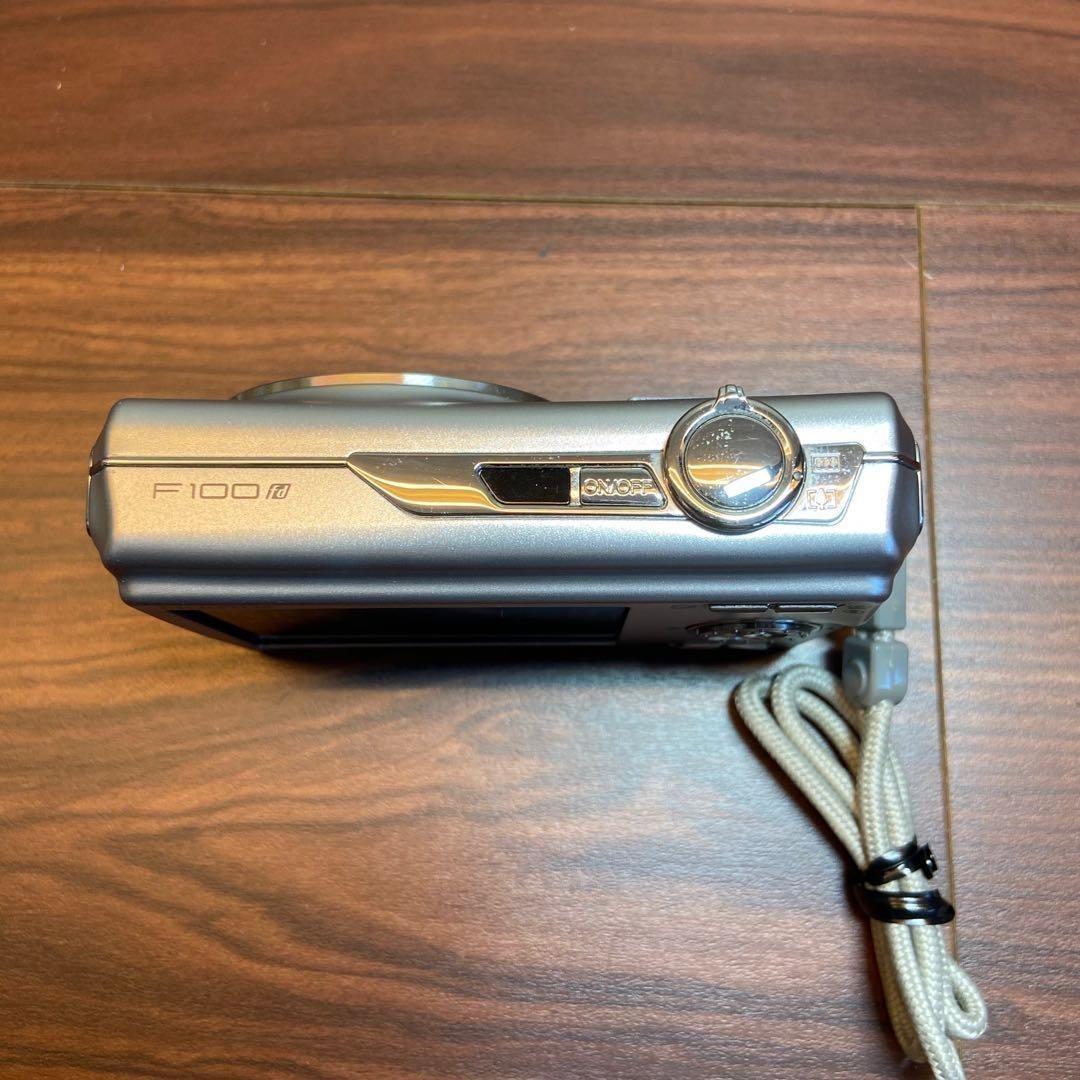 FUJIFILM FinePix F100fd デジカメ ほぼ新品 4073