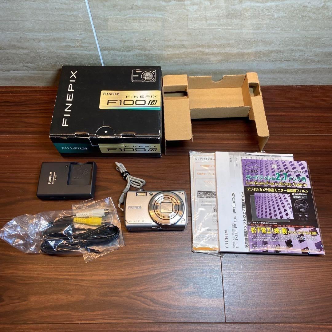 FUJIFILM FinePix F100fd デジカメ ほぼ新品 4073