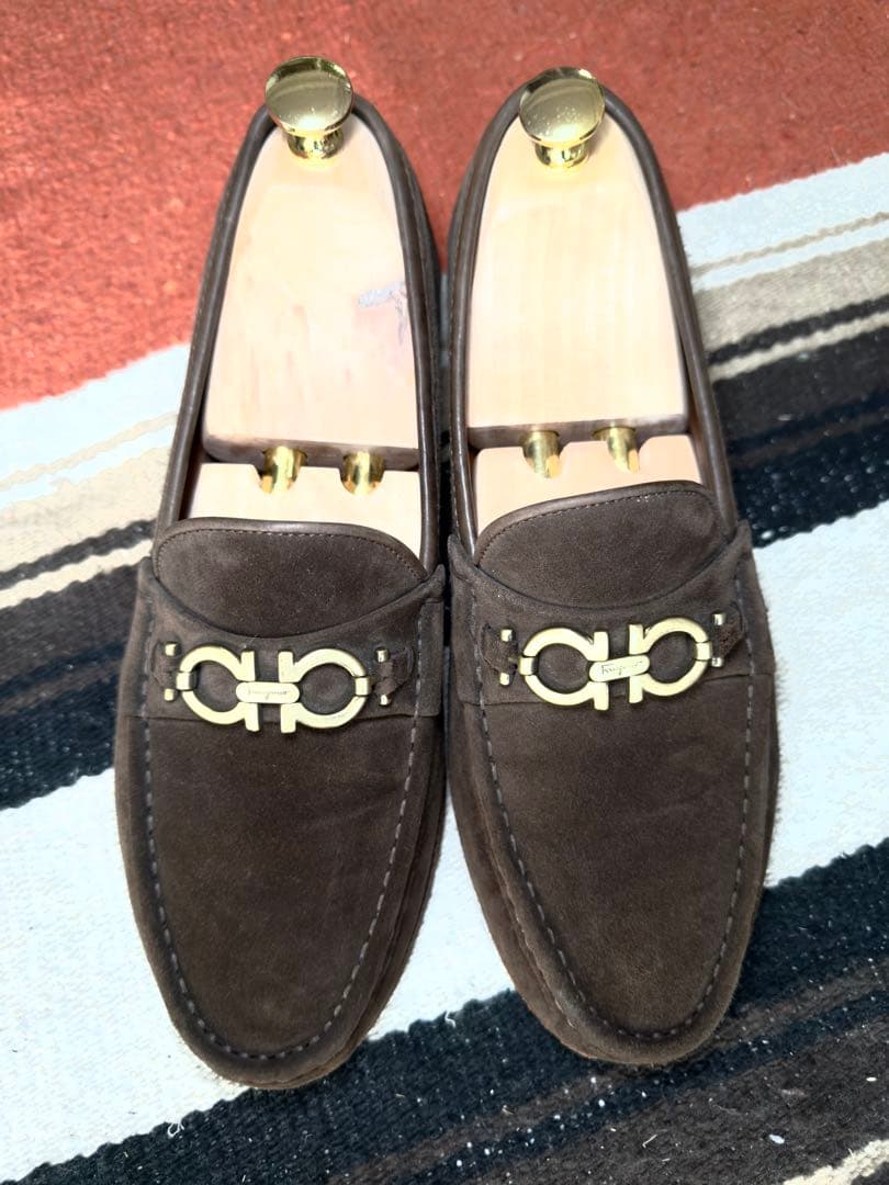 フェラガモ スウェードローファー メンズ ガンチーニ ブラウン