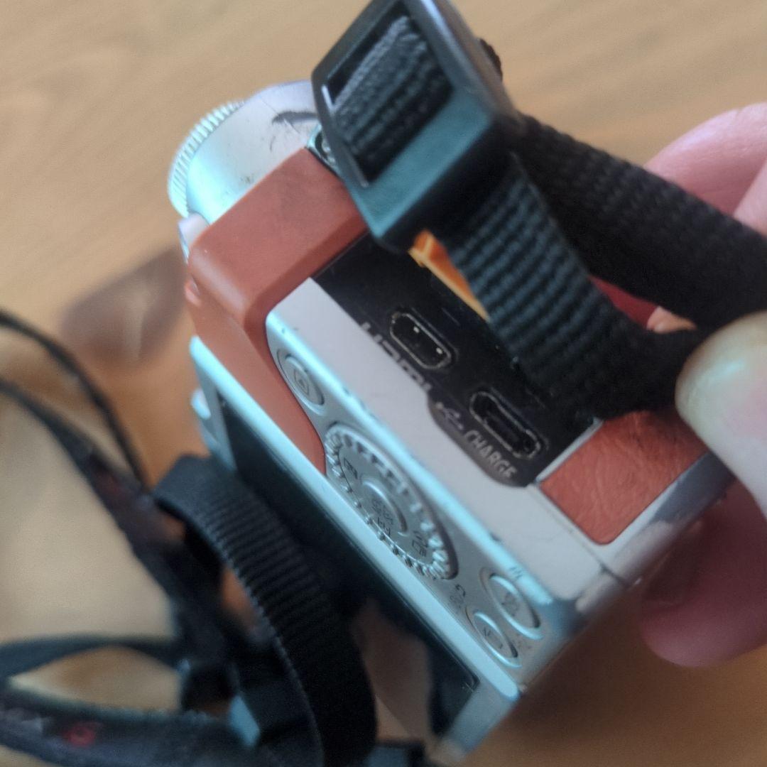 値下げ！Panasonic LUMIX DC-GF10 デジタルカメラ本体充電器