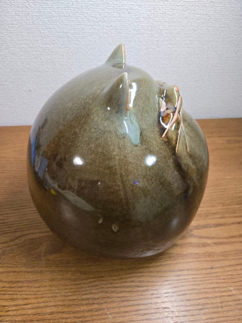 かわいい丸い猫の形 陶器置物 グリーン系