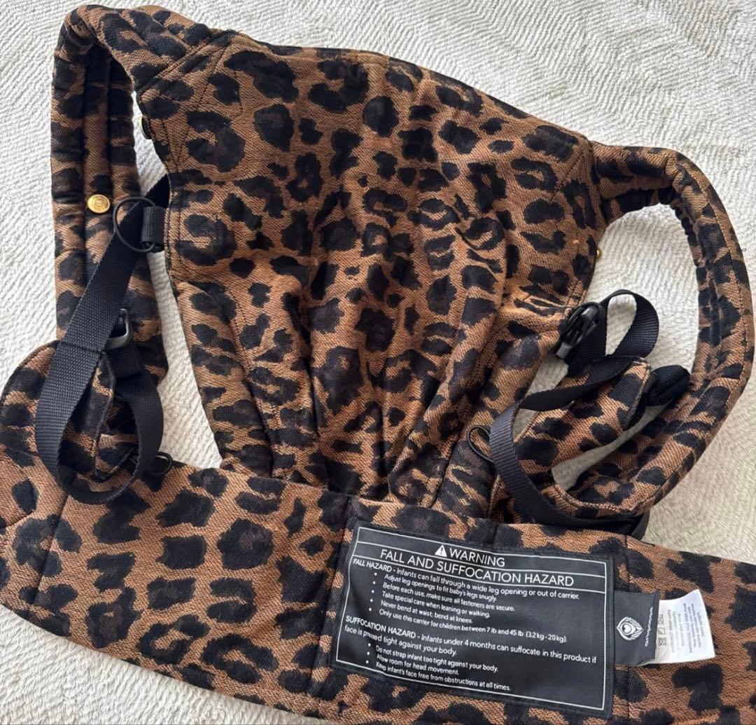 アーティポッペ 抱っこ紐 レオパード