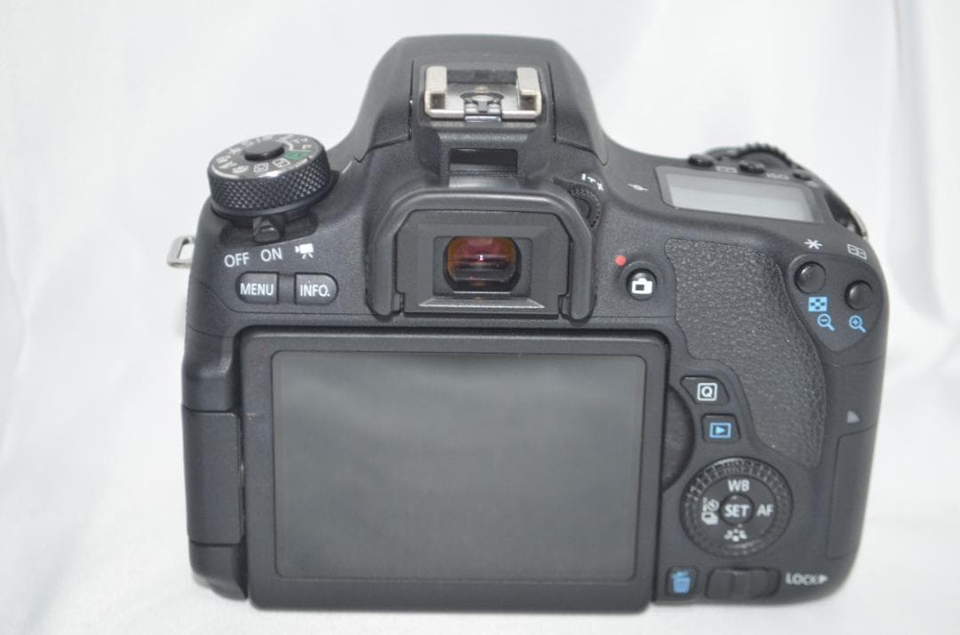 美品 Canon キャノン EOS 8000D レンズキット