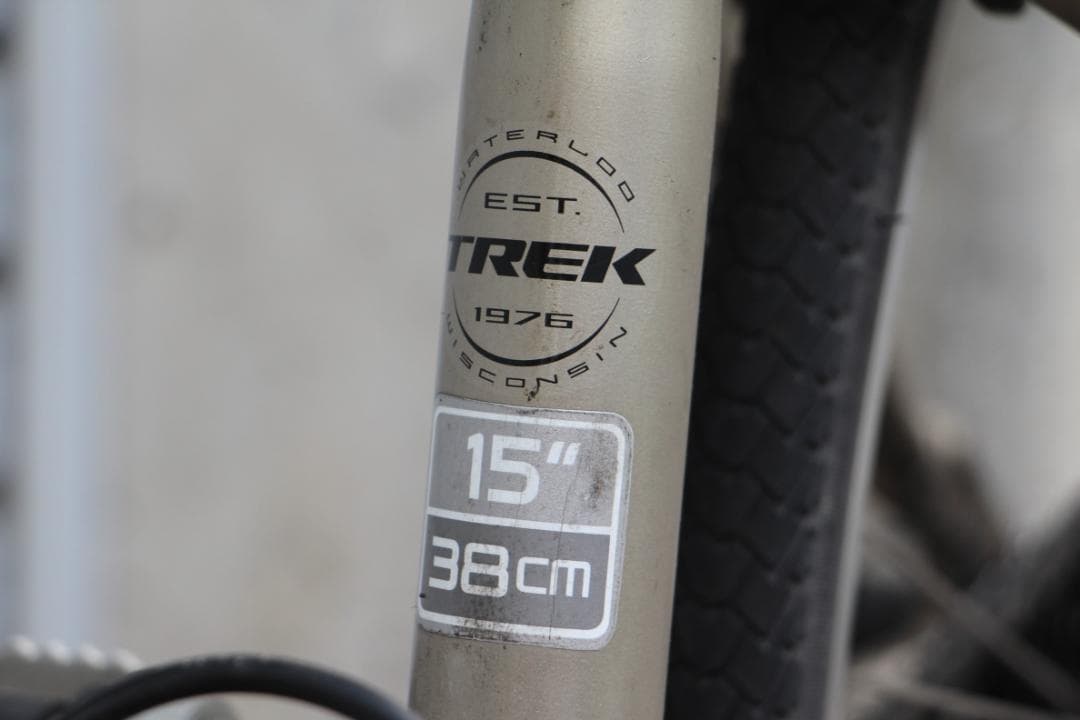 引き取り限定♪人気のTREK♪7.5FX♪カーボンフォーク♪軽量モデル♪