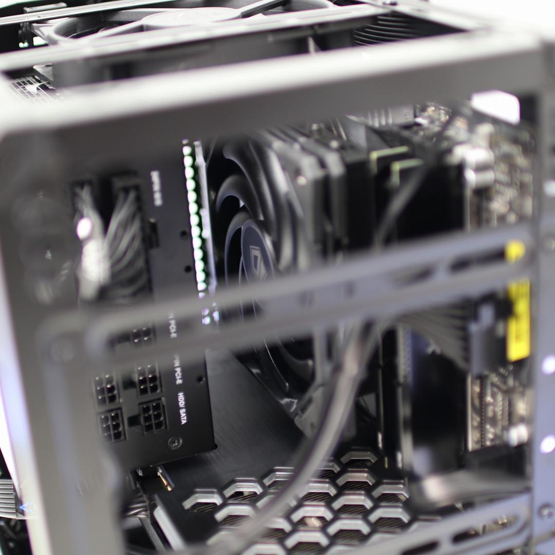 5700X RX9060XT 16GB 小型 自作ゲーミングPC コンパクト