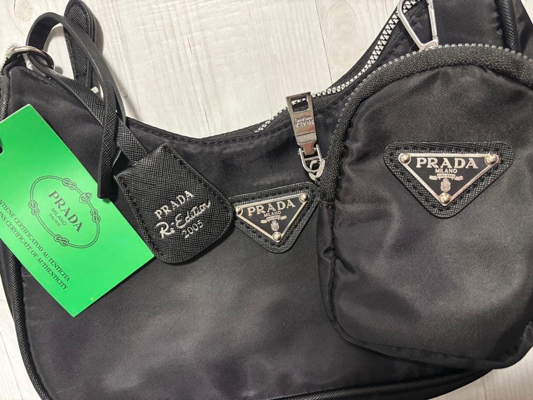 PRADA ショルダーバッグ（取り外しポーチ付）