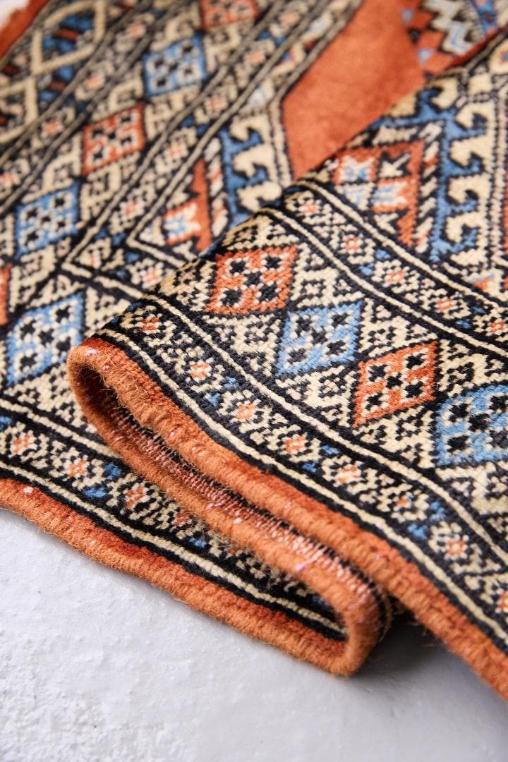 ヴィンテージラグ　トライバルラグ　パキスタン産（121×77cm）橙　茶　サンド