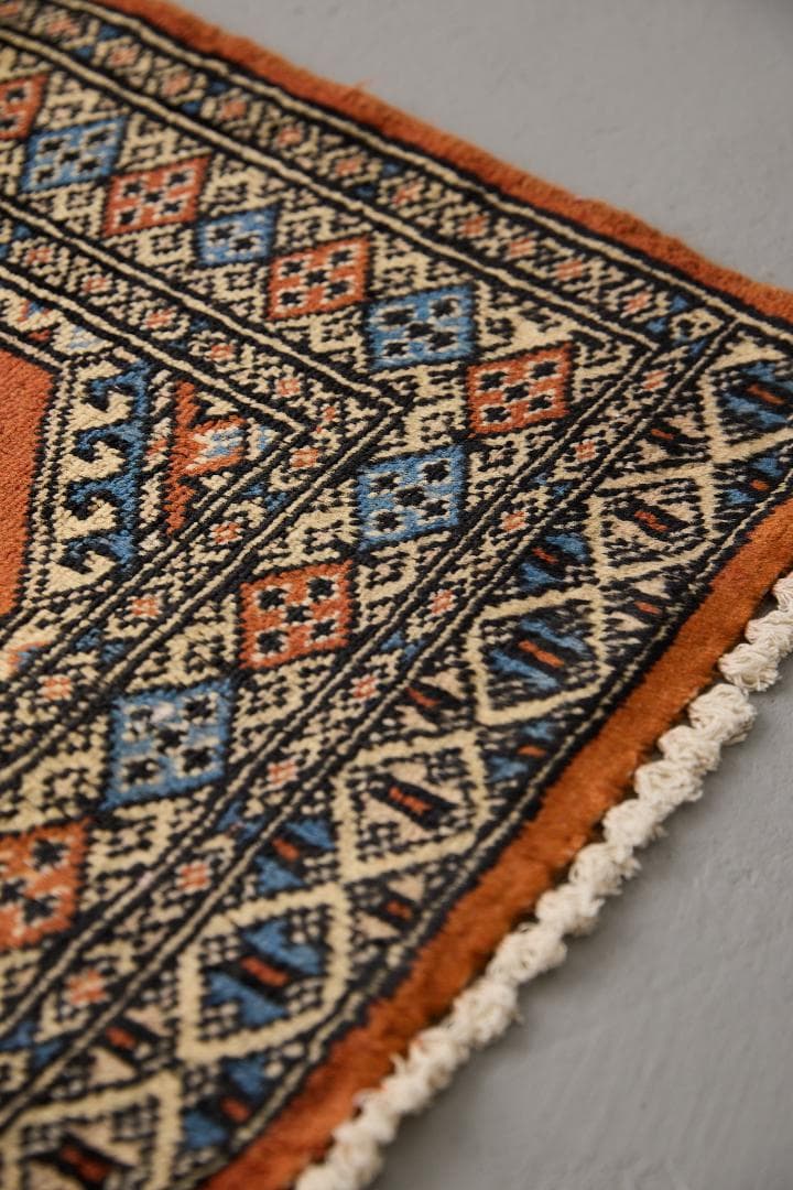 ヴィンテージラグ　トライバルラグ　パキスタン産（121×77cm）橙　茶　サンド