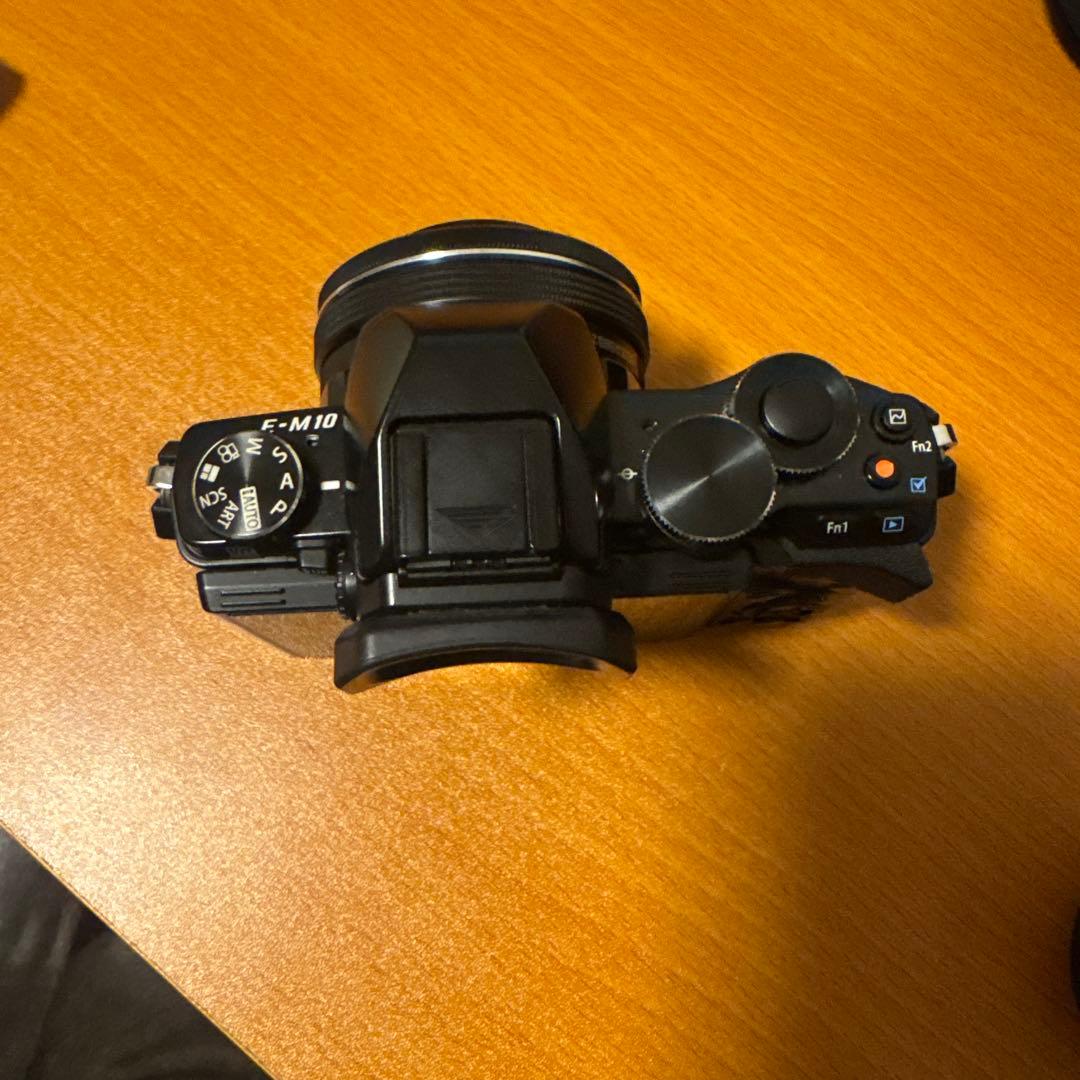 【美品】OLYMPUS OM-D E-M10 ミラーレス一眼