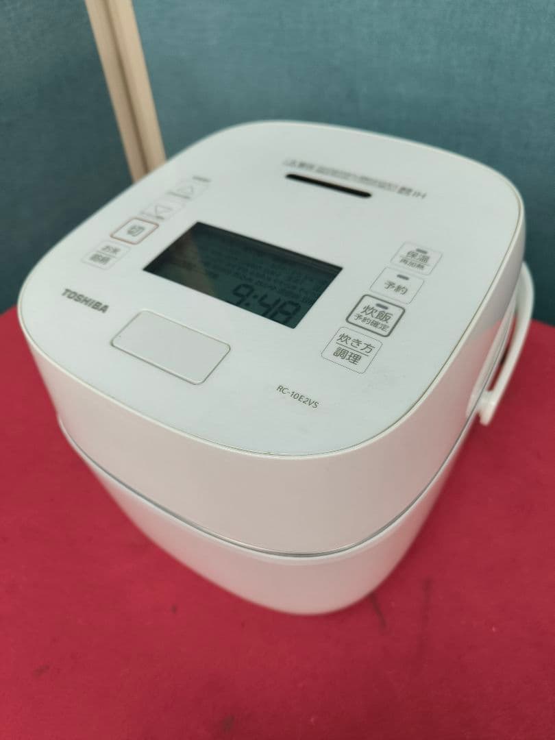 2022年製　東芝 真空圧力IH炊飯ジ-5.5合　炎匠炊き　RC-10E2VS