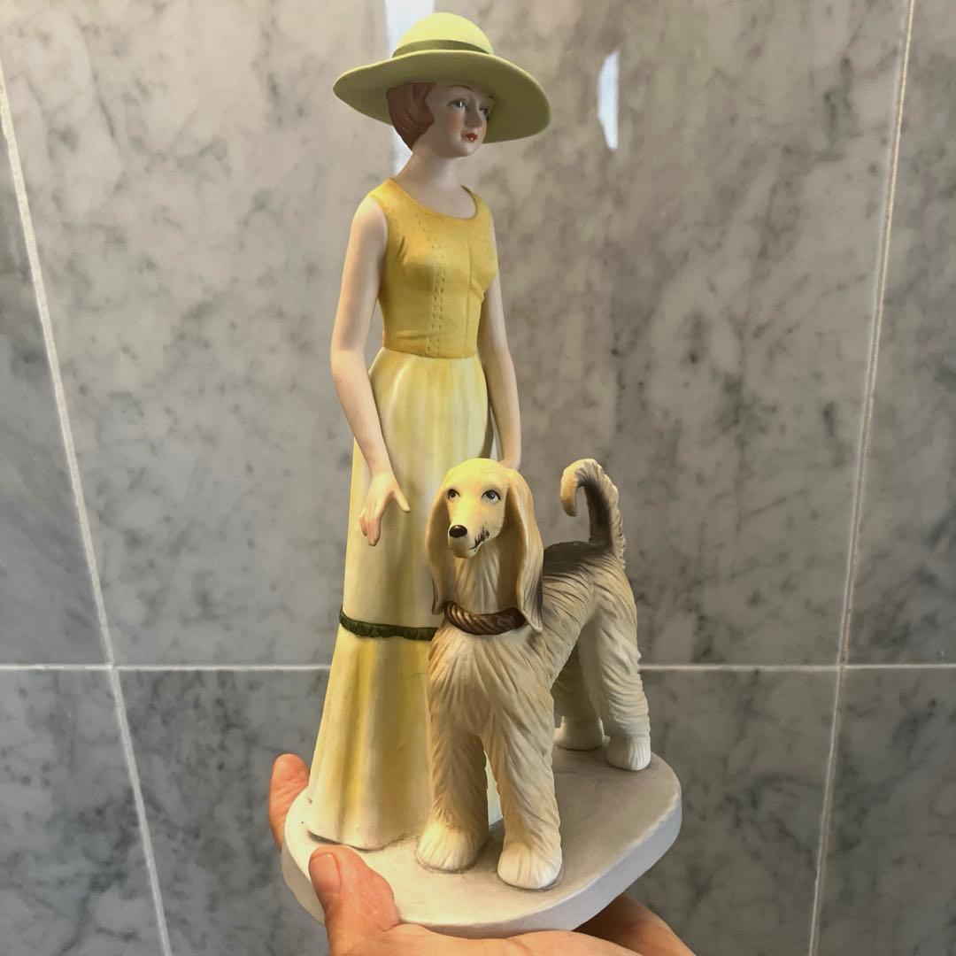 新品アメリカ60-70年代高級大型犬アフガンを携えた貴婦人の陶器オブジェ