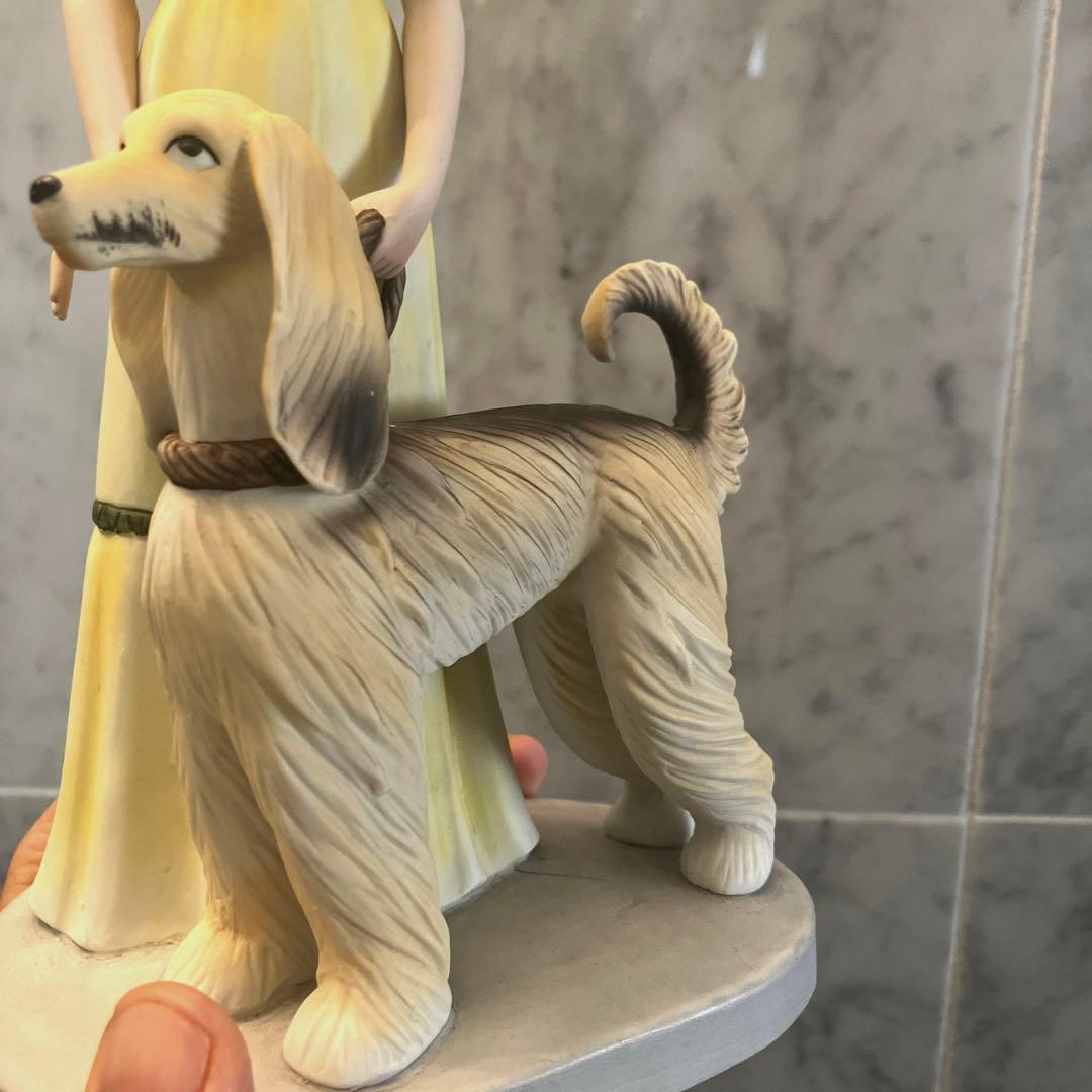 新品アメリカ60-70年代高級大型犬アフガンを携えた貴婦人の陶器オブジェ