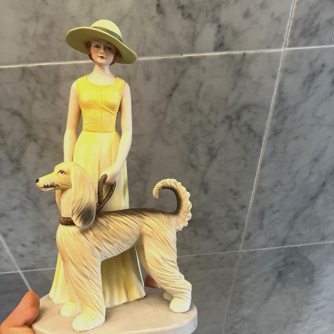 新品アメリカ60-70年代高級大型犬アフガンを携えた貴婦人の陶器オブジェ