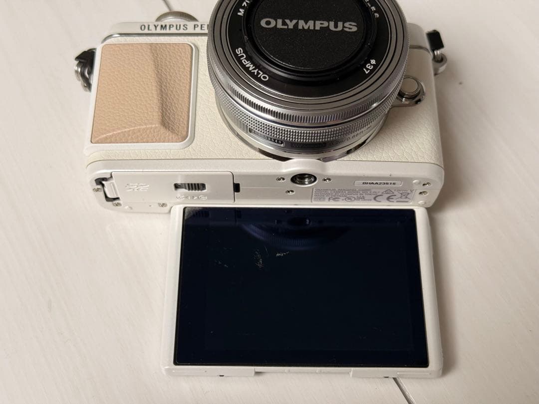 【おまけ多数】OLYMPUS PEN Lite E-PL7 ダブルズームキット