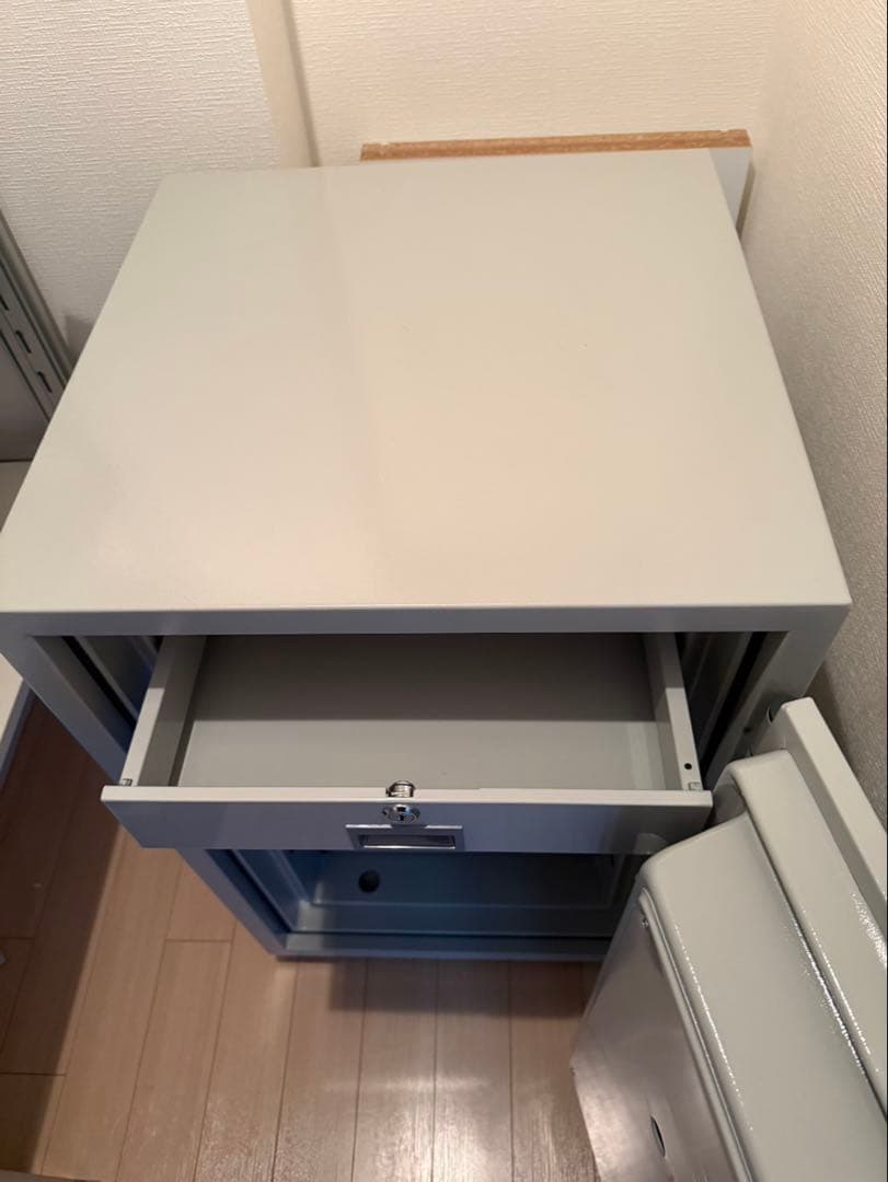 Sentry 金庫 グレー 2段棚付き