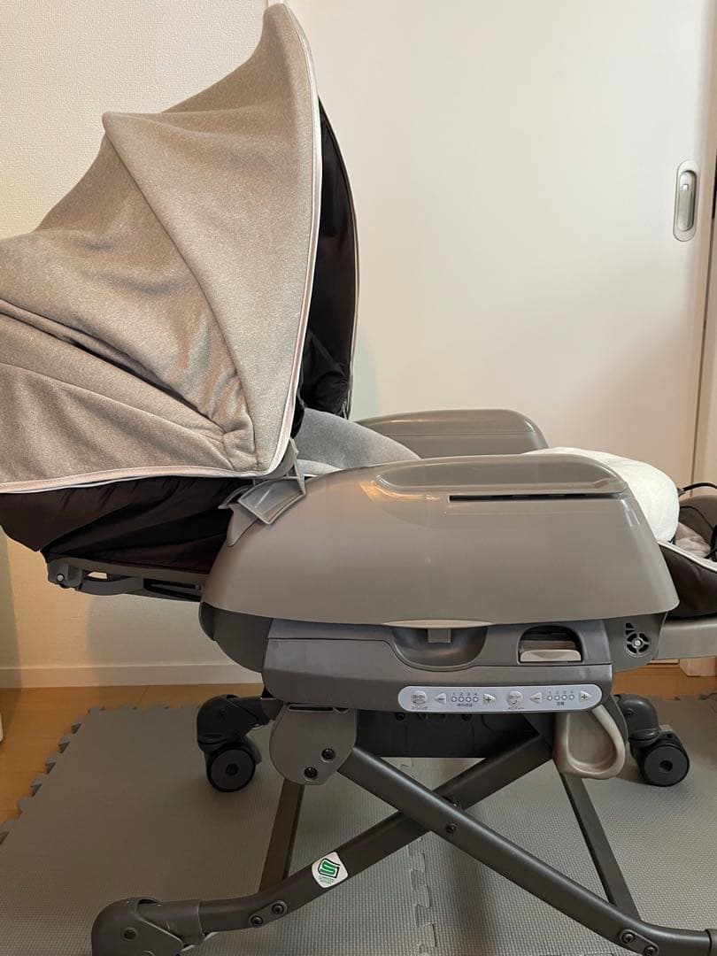 Combi 電動ベビーチェア グレー　ネムリラおやすみドーム