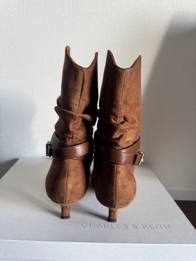 CHARLES & KEITH カーター スエード ショートブーツ