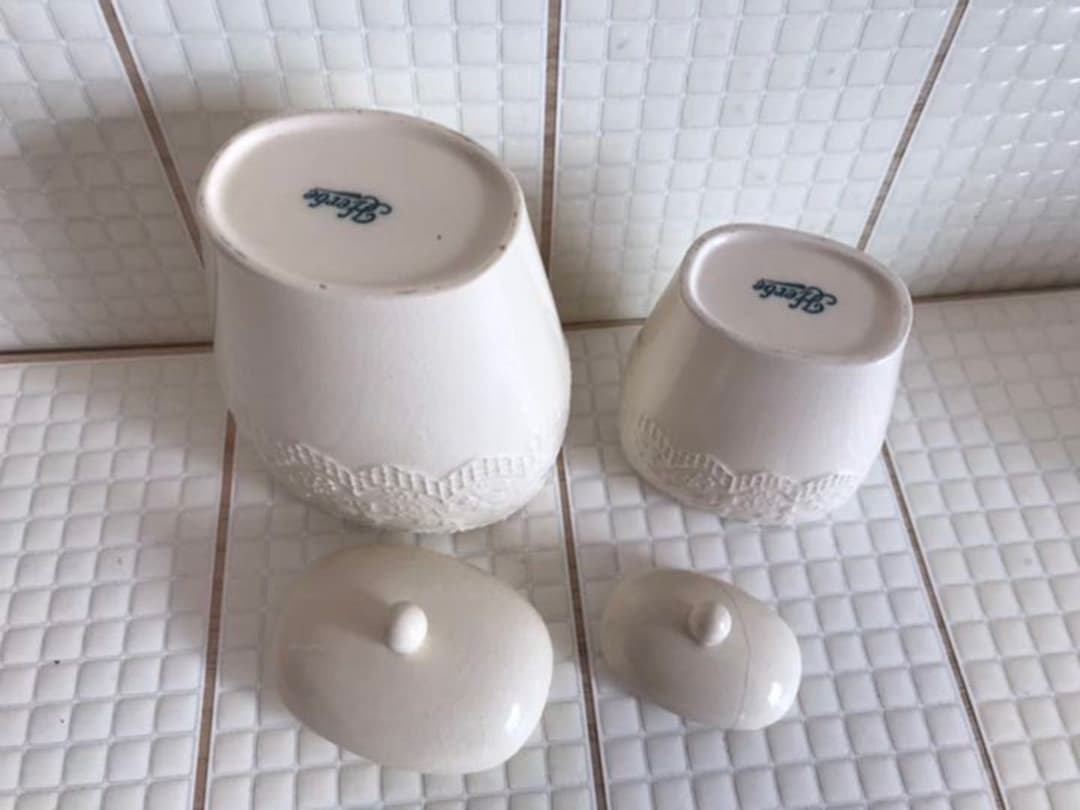 マニー　キャニスター2個　小さめティーポット1個