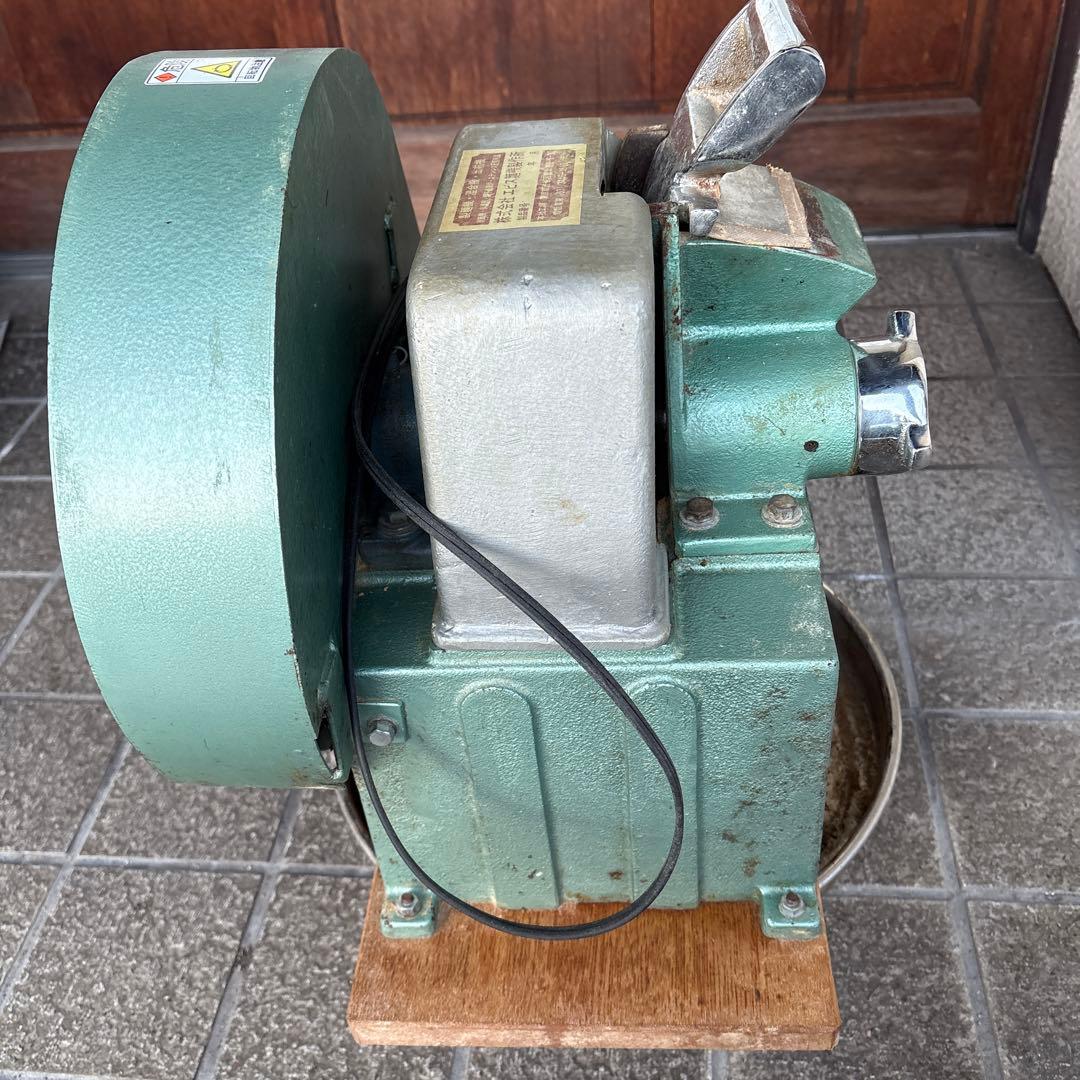 鰹節削り器　電動　鰹節削り機　業務用　替え刃４枚付き　鰹節　グラインダー