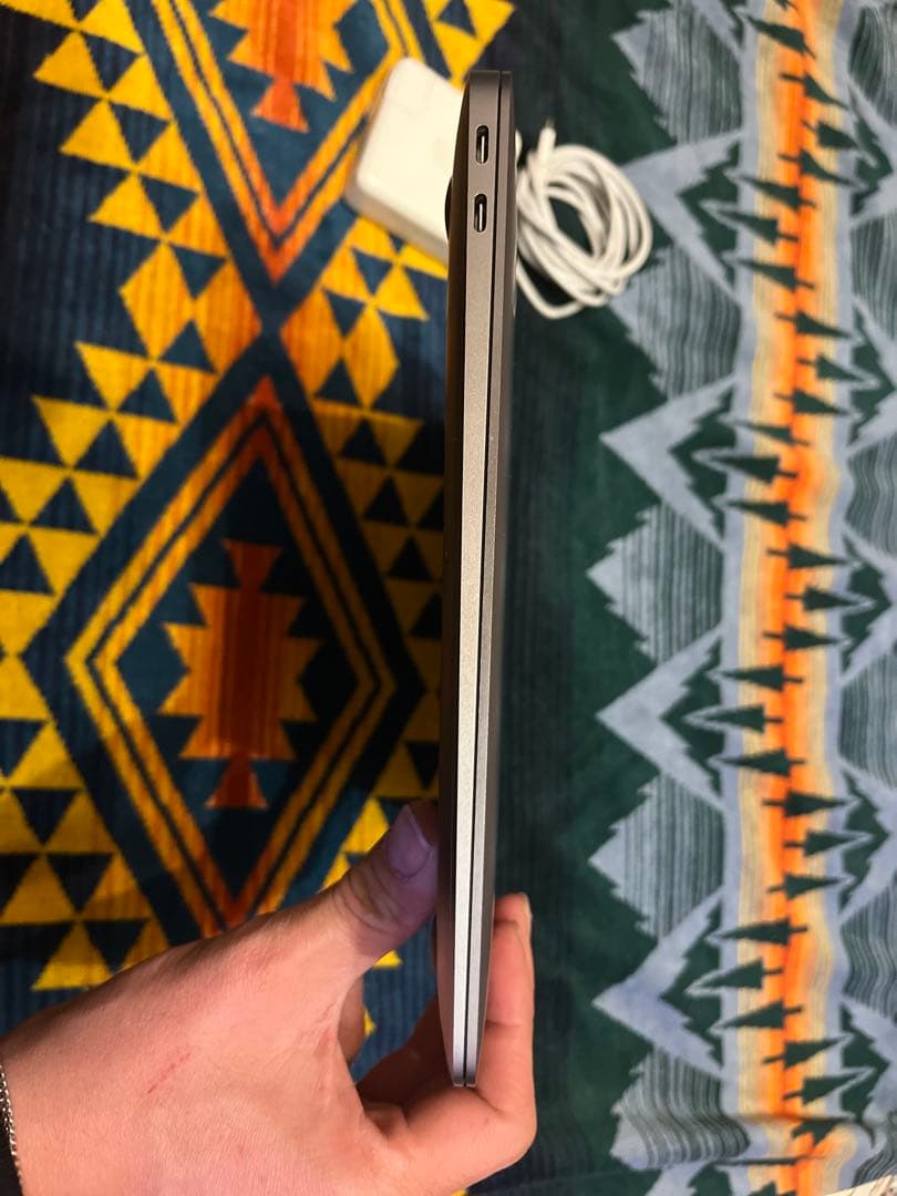 週末セール　MacBookAir M1 ACアダプター付き