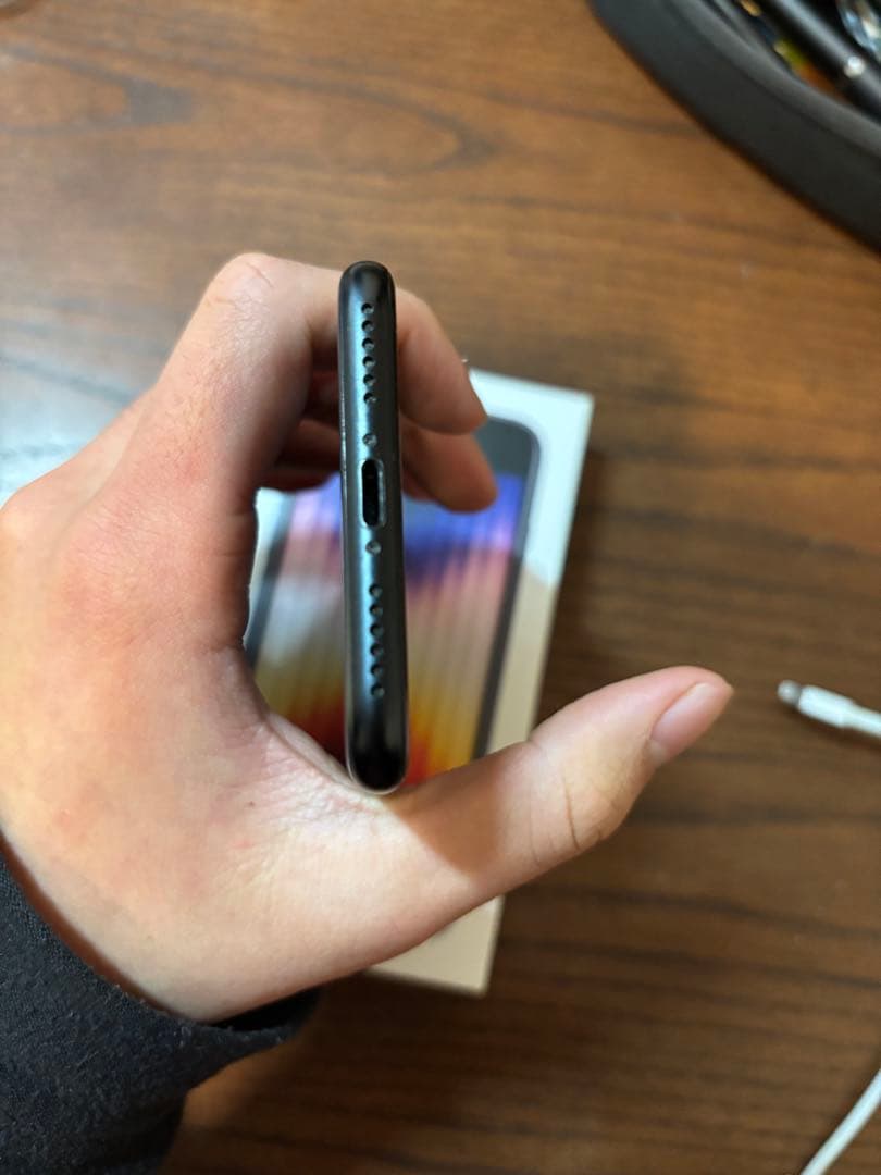 美品 iPhone SE 第3世代　ミッドナイト64GB SIMフリー