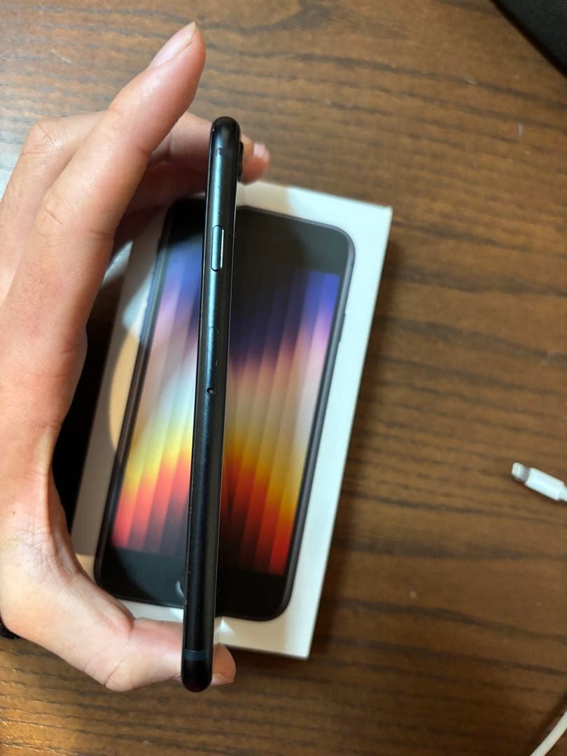 美品 iPhone SE 第3世代　ミッドナイト64GB SIMフリー