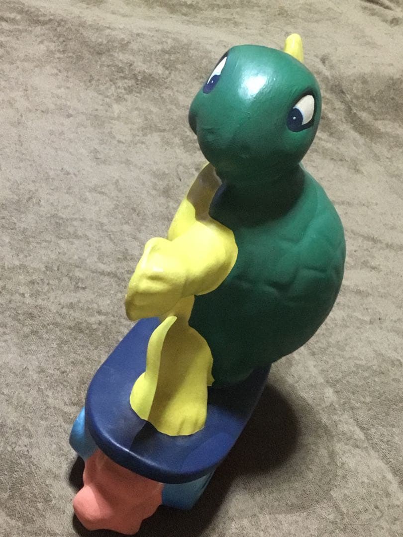 ビンテージ　~70's スケートボードを楽しむカメ の置物　約20cm