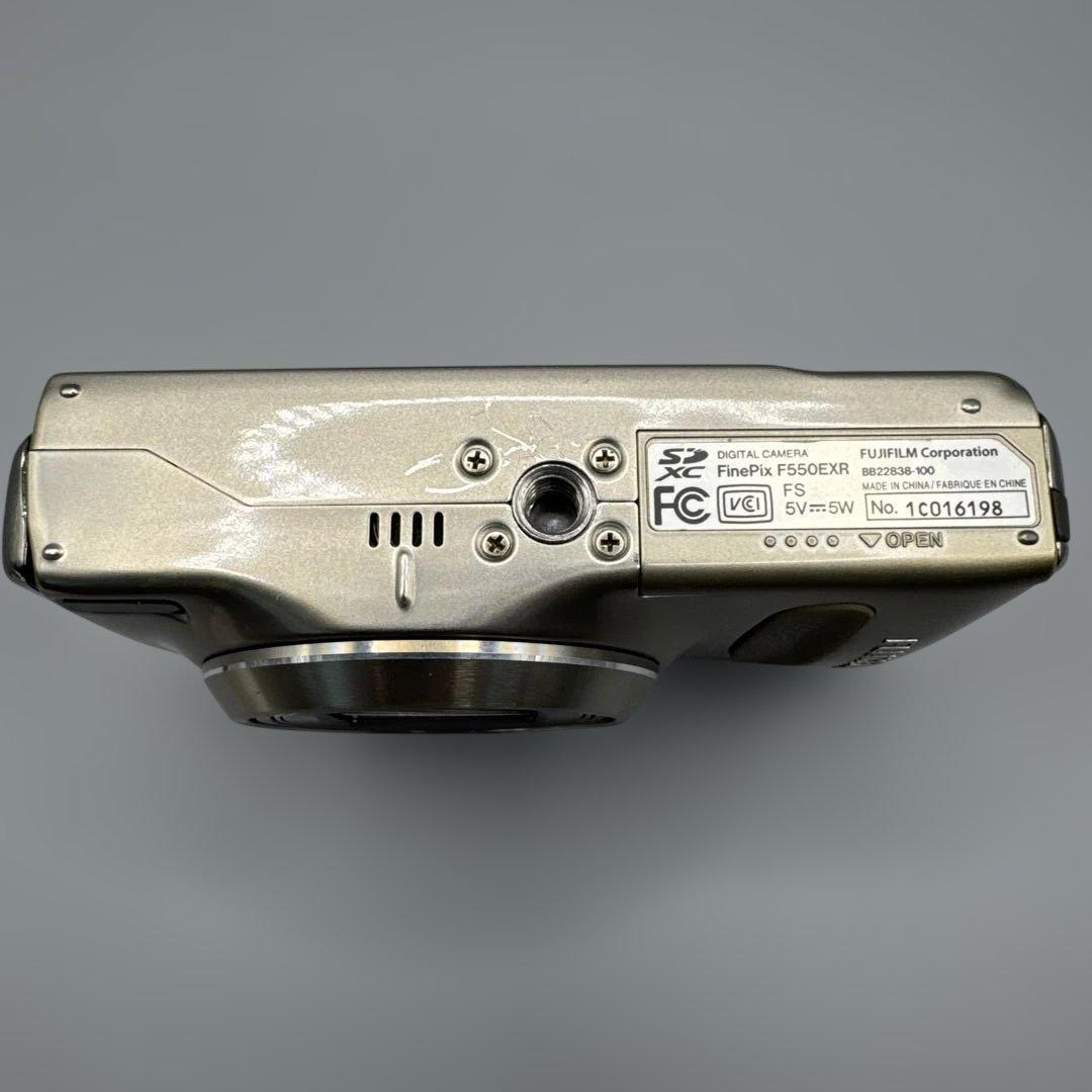 M1365 FUJIFILM FINEPIX F550 EXR デジタルカメラ