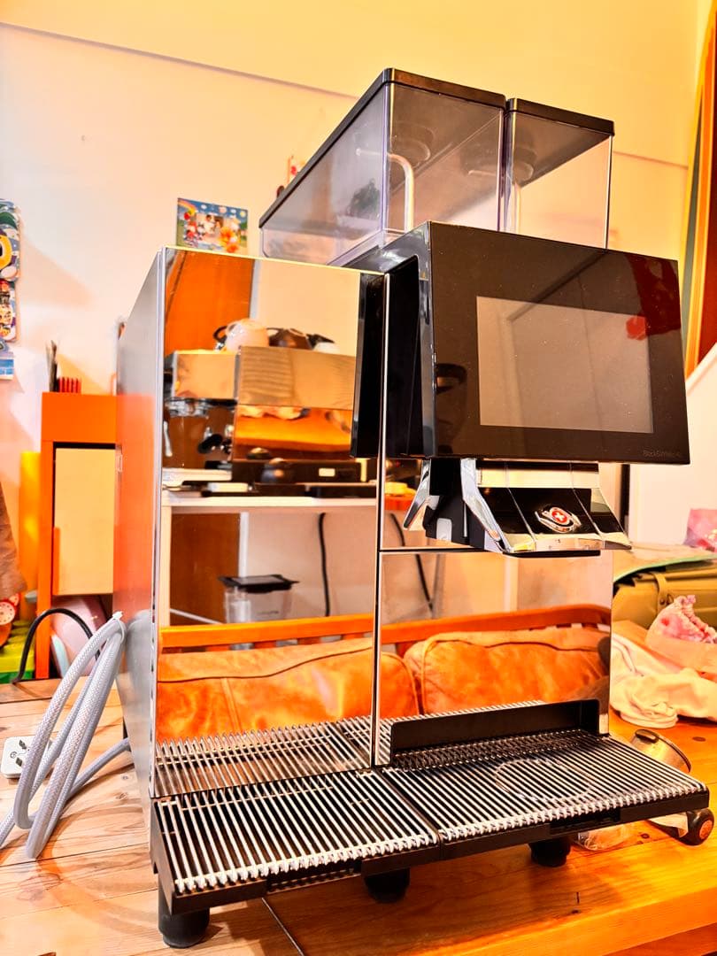 コーヒーメーカー・エスプレッソマシン Thermoplan Black & White 4 compact