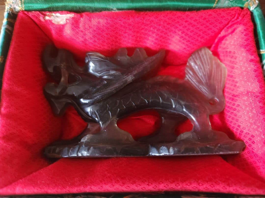 中国　天然石 晶石　龍 ？　置物　箱入り　ヴィンテージ