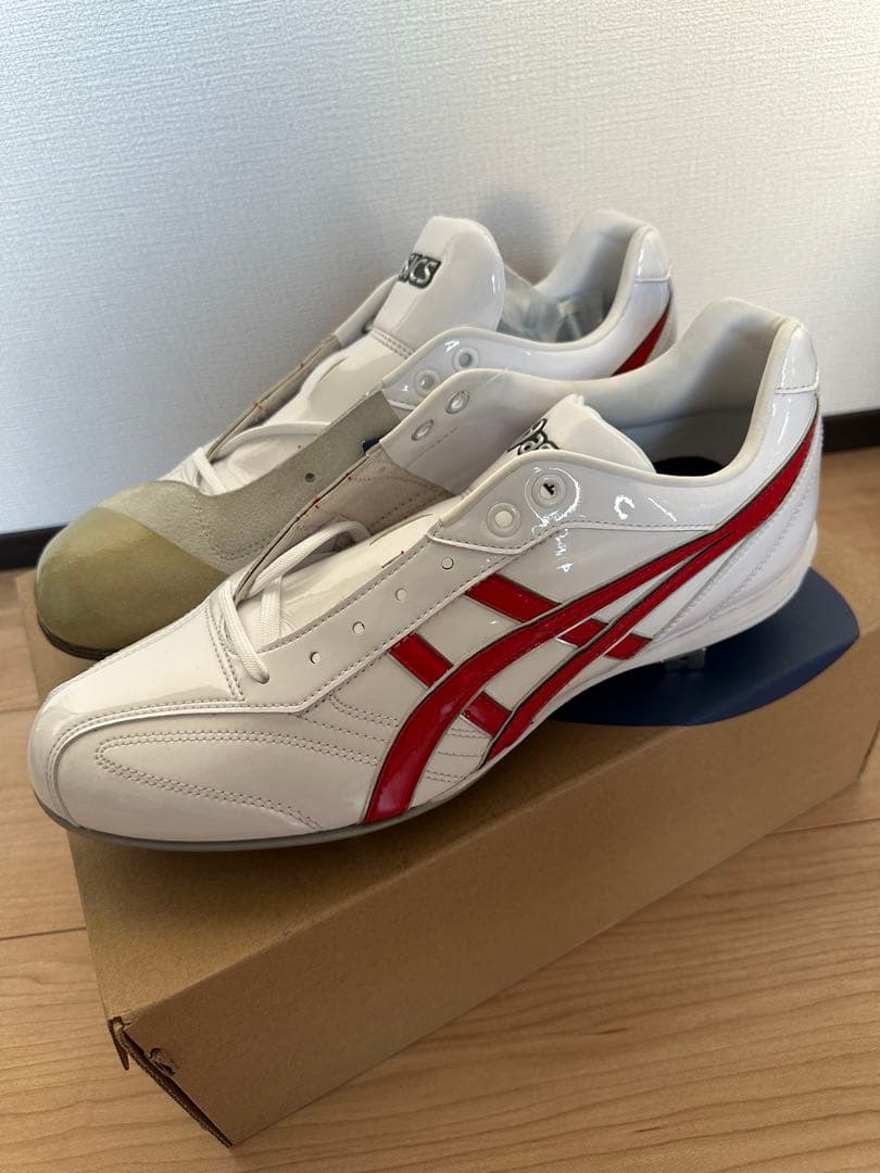 【新品未使用】asics スパイクシューズ ホワイト/レッド（28.0㌢）