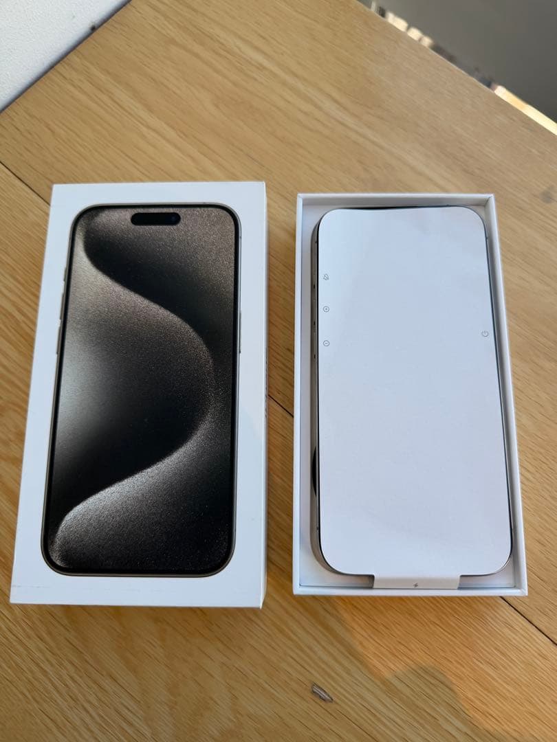 Apple iPhone 15 Pro ナチュラルチタニウム 本体SIMフリー