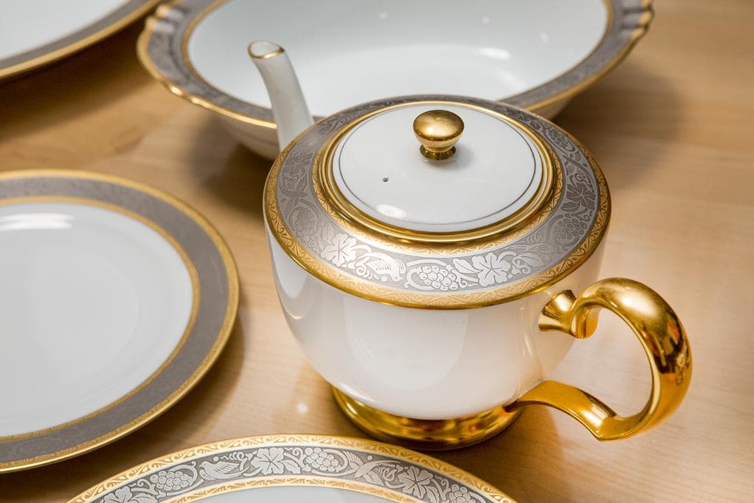 大倉陶園 金白金蝕ぶどう唐草 ディナーフルセット No.6 PT 1246