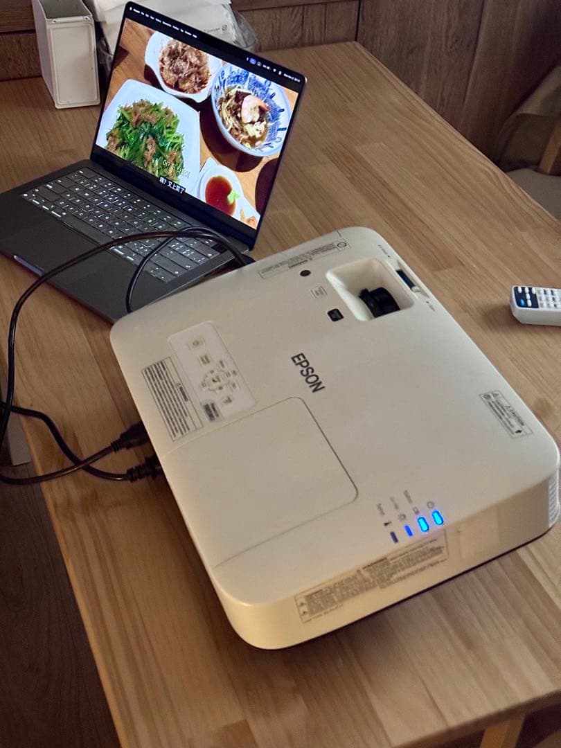 EPSON 1985WU HD プロジェクター高輝度4800lm HDM対応美品