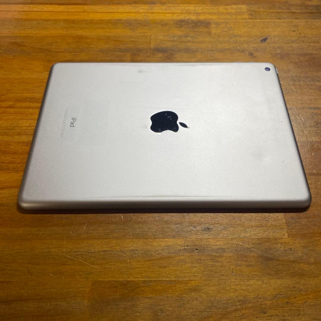 iPad 第6世代　32GB シルバー＋ペン＋ケース