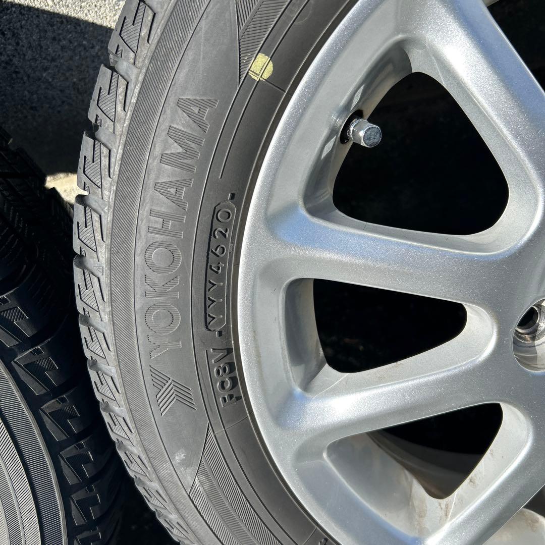 【ダイハツ純正品】アルミホイールと2020年製造スタッドレス４本セット②２本分