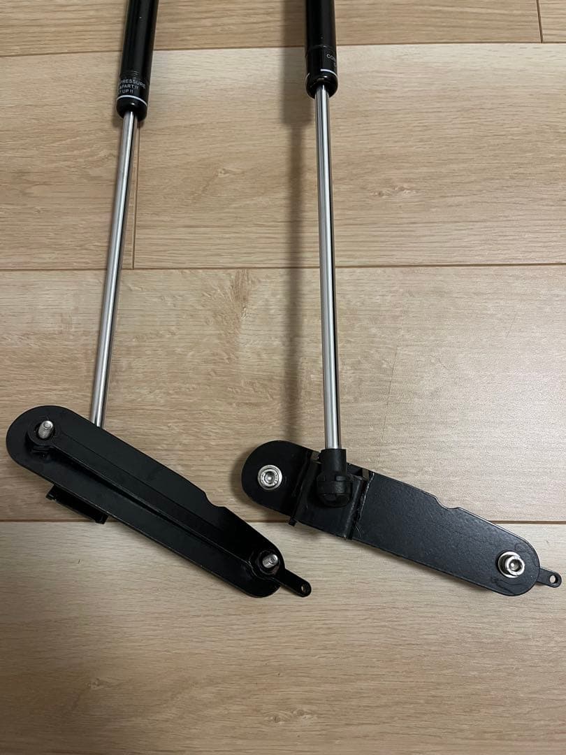 TOM'S ボンネットダンパー　トヨタ86 ZN6用