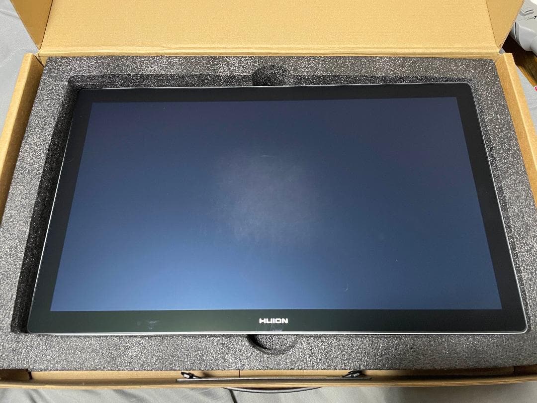 【スタンド付き美品】HUION KAMVAS PRO19　4K液晶ペンタブ