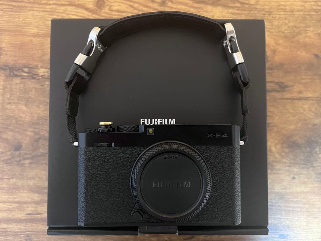 FUJIFILM X-E4 ミラーレス一眼 本体