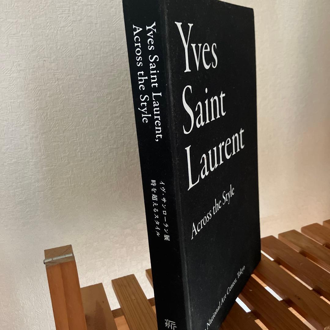 イヴ・サンローラン　バックル　時を超えるスタイル