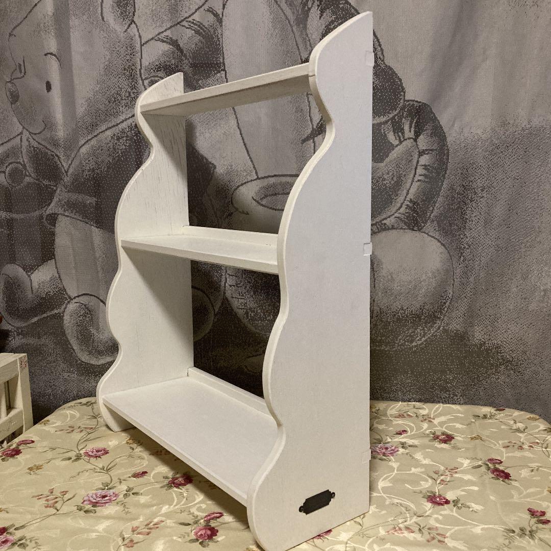 イマン　飾り棚