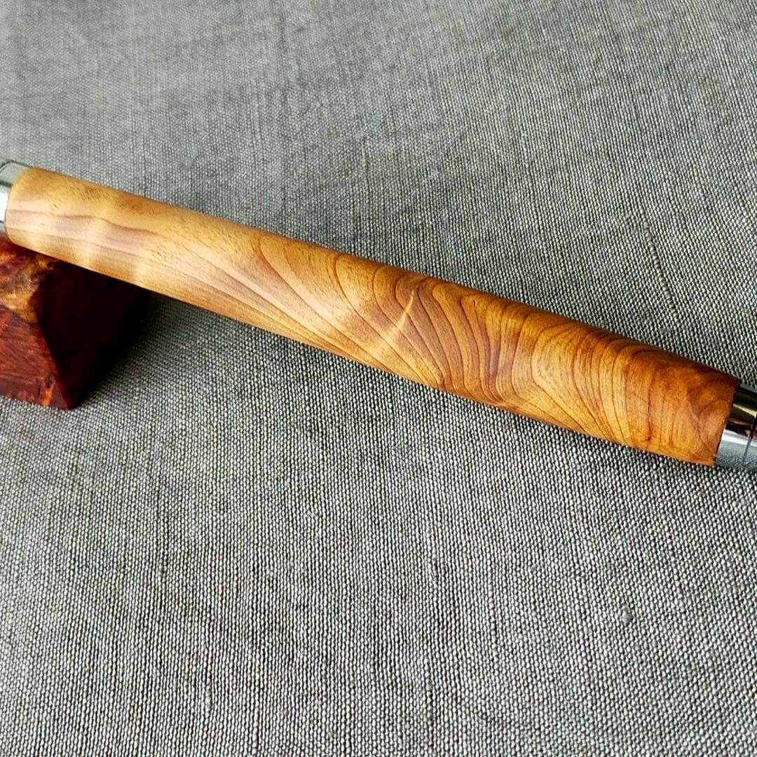 屋久杉　金襴杢　ハンドメイド　木軸ボールペン　0.5mm　天然木　ブラック