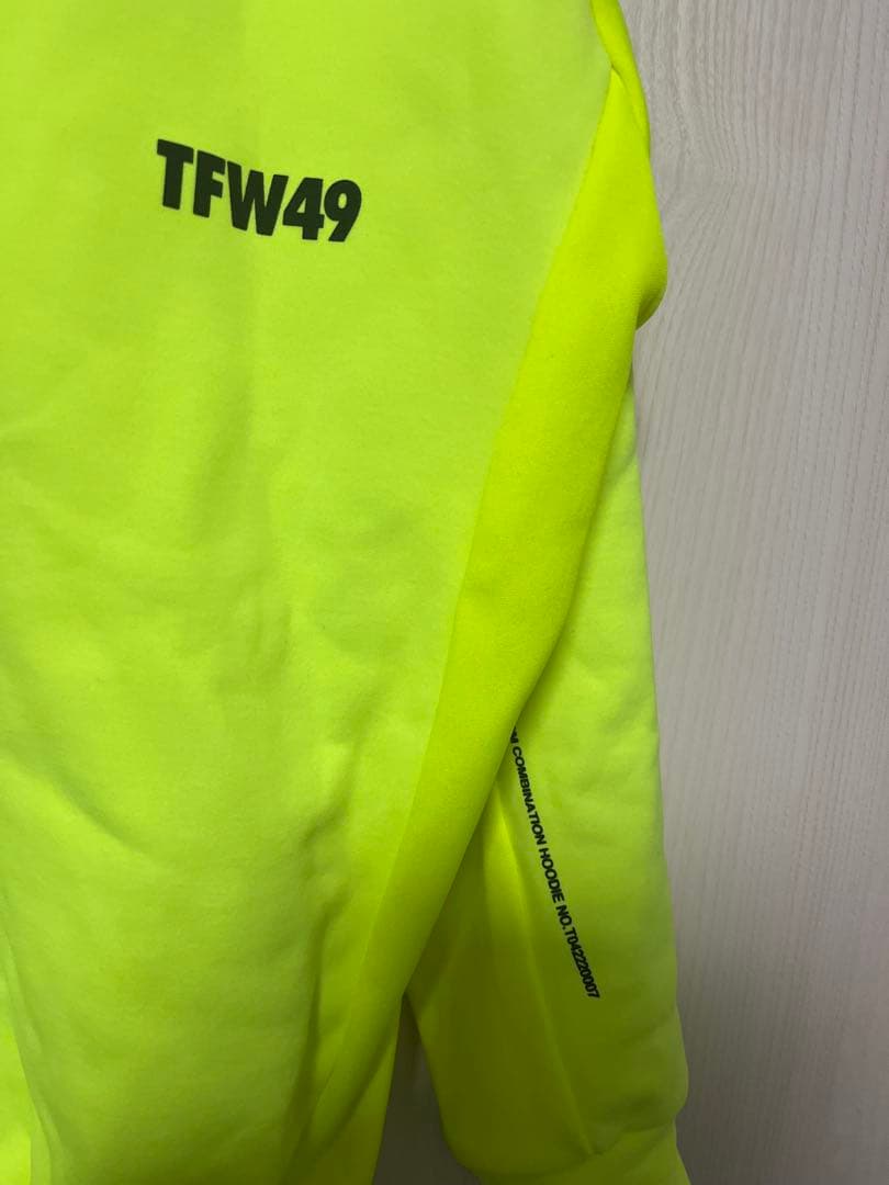 【即決歓迎】TFW49 蛍光色パーカー　Sサイズ