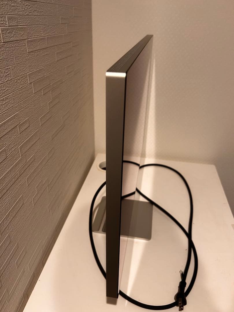 Apple Studio Display 標準ガラス傾きを調達　美品