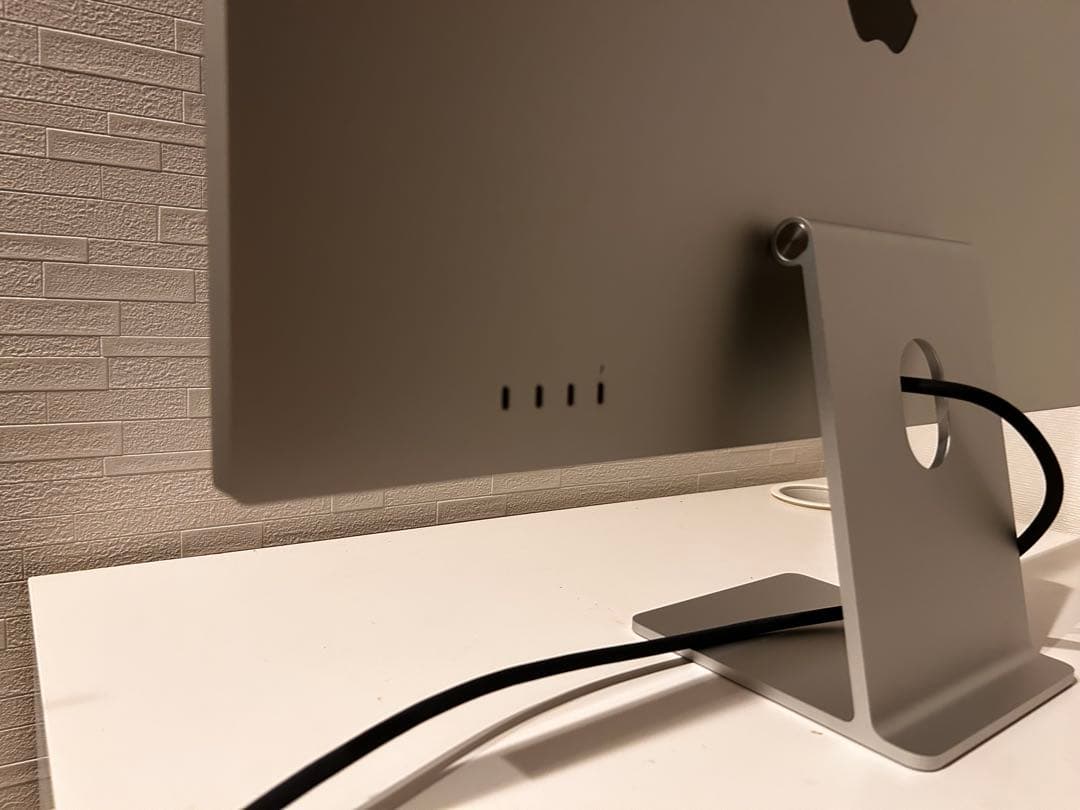 Apple Studio Display 標準ガラス傾きを調達　美品