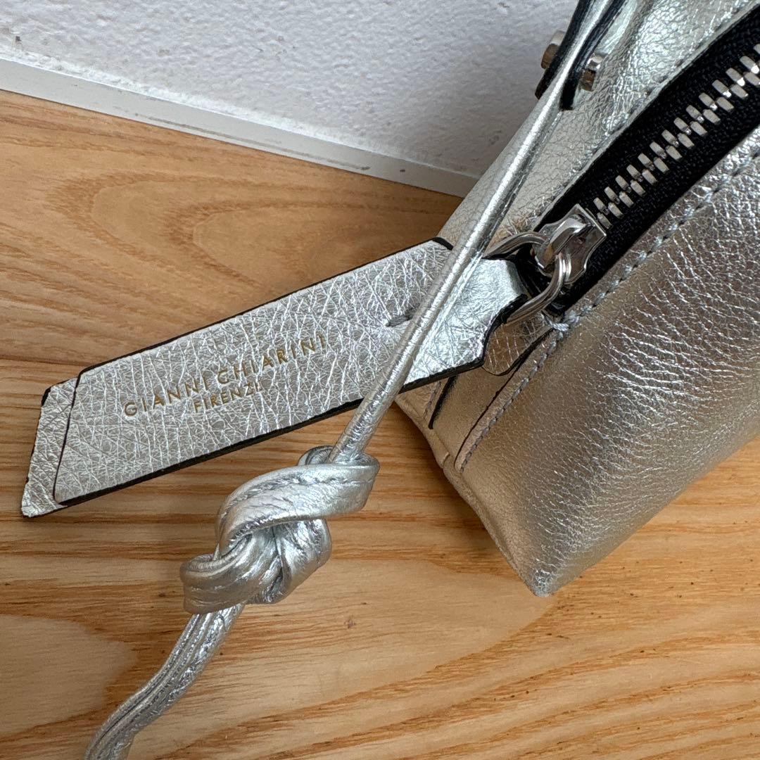 GIANNI CHIARINI シルバー ショルダーバッグ　アリファS