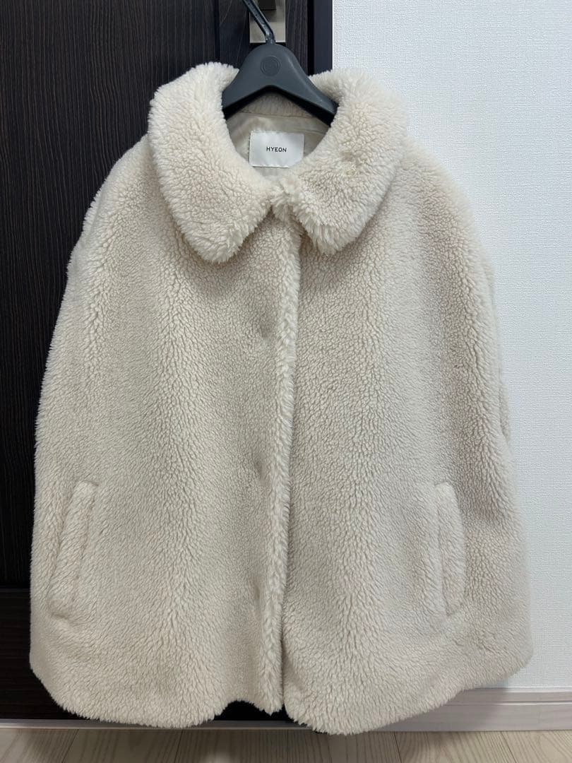 本日限定価格HYEONヘヨン 即完売ted cape（ポンチョ・ケープコート）