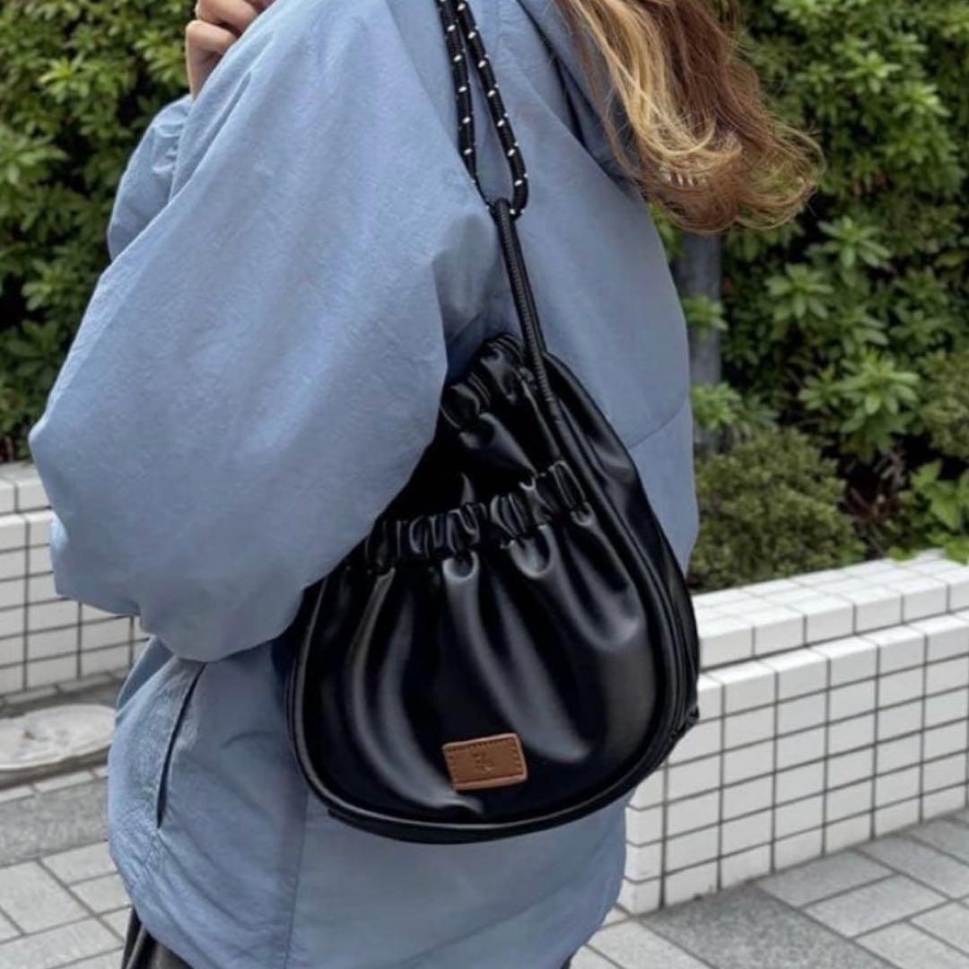 値下げ❌CPCM PUパラコードギャザーミニショルダーバッグ　ブラック